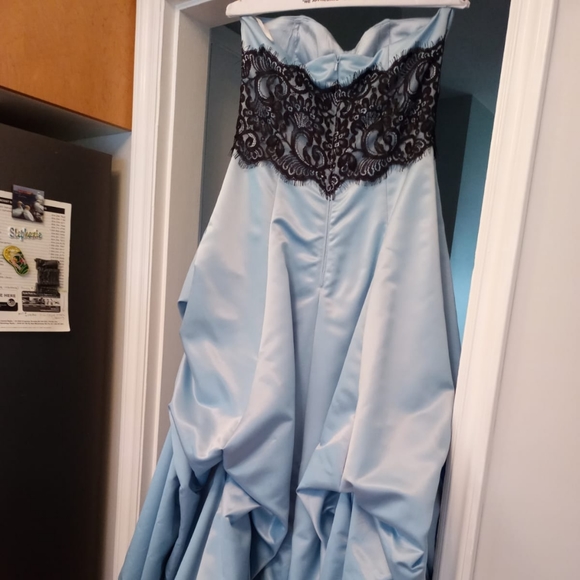 Prom dress/grad dress - Picture 3 of 5